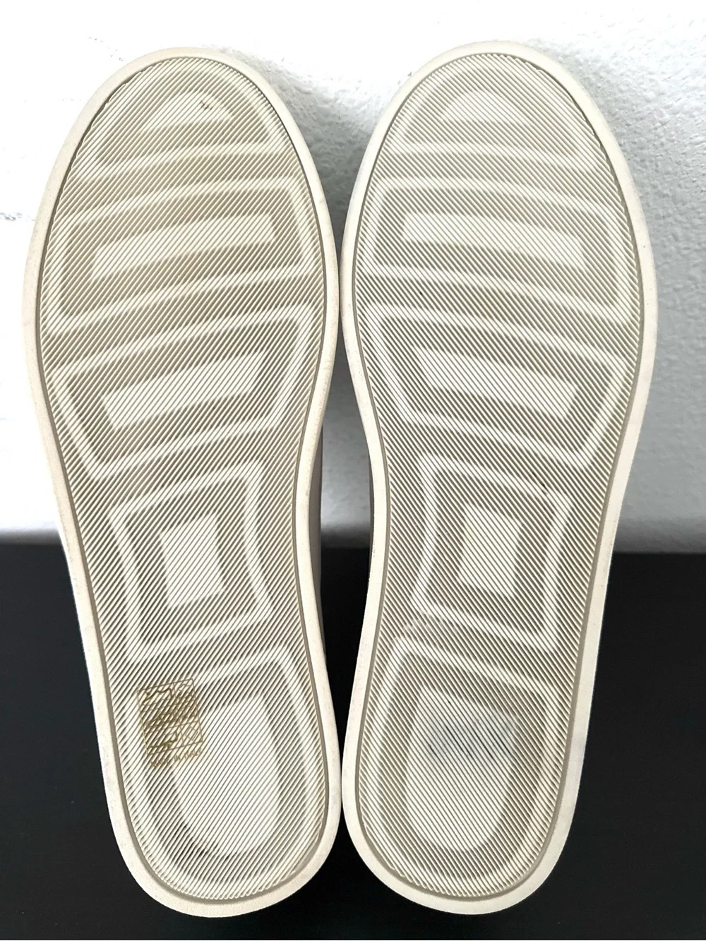 “Like new” Stuart Weitzman Bristol Calf Leather Lace Up Sneakers